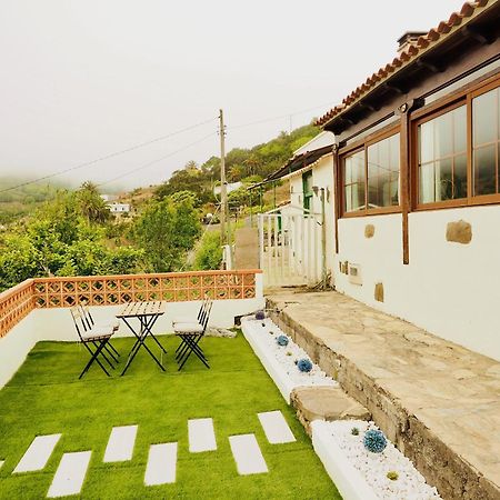 Holiday House Cruz De Tierno Agulo エクステリア 写真