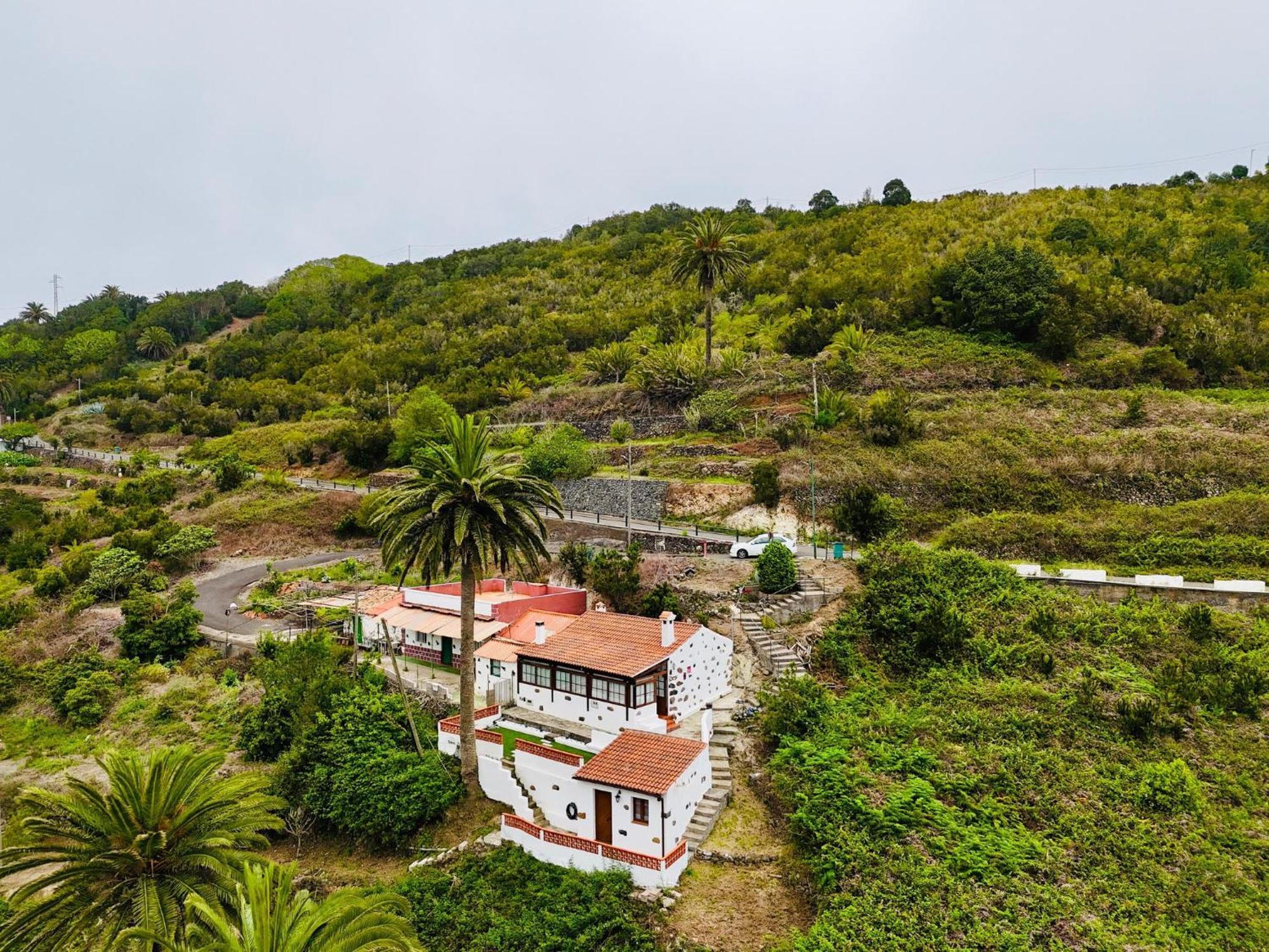 Holiday House Cruz De Tierno Agulo エクステリア 写真
